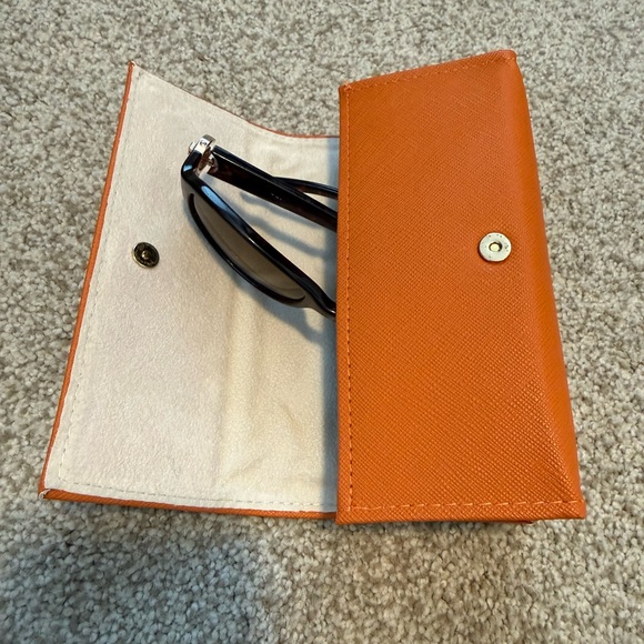 Tory Burch Sunglasses with Case - Picture 5 of 5